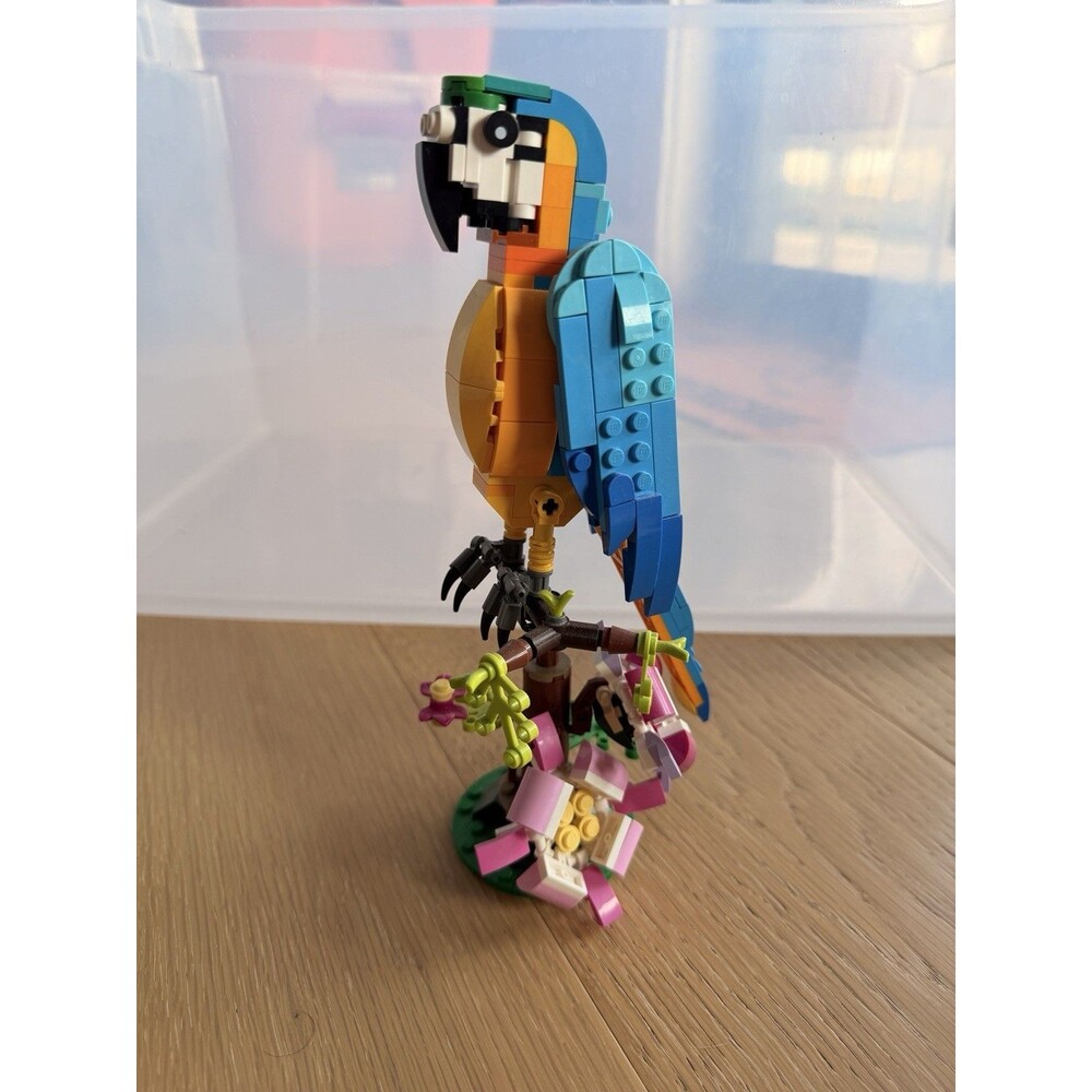LEGO CREATOR: Exotic Parrot (31136)